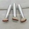 O Novo Pincel para Blush de Cerdas Macias Não Irrita o Rosto, É Fácil de Aplicar Maquiagem, É um Pincel Portátil para Contorno, Pincel Iluminador, Alto Brilho, Alta Aparência Versão Portátil