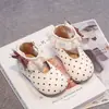 Novo Estilo de Outono Sapatos de Couro Infantis para Exterior Menina Moda Antiderrapante Sapatos de Solado Único Laço de Renda Acabamento Sapatos de Princesa