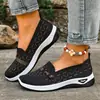 Zapatos casuales de malla flyknit nuevos transfronterizos talla grande zapatos individuales ligeros absorción de impactos slip-on zapatos casuales zapatos para persona perezosa mamá zapatos de moda