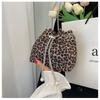 Bolso cubo retro con cordón de ajuste verano nuevo para mujer casual portátil con cadena moda bolso de hombro bolso de lunares