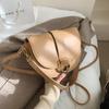 2022 Nueva Moda Otoño e Invierno Textura Bolso Silla de Montar Portátil Bolso de Hombro Cruzado Bolso Debajo del Brazo Bolso para Multitudes Pequeñas Bolso de Mujer