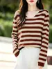 Suéter de punto rayado versátil casual estilo francés de imitación algodón que reduce la edad para mujer, suéter de cuello en V, top exterior suave