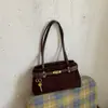 Bolsa de Couro Camurça Grande Capacidade Feminina 2026 Nova Moda Fosca Ombro Único Bolsa Baguete Retrô para o Dia a Dia