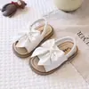 Sandálias Novas de Verão 2026 para Meninas Sapatos Infantis Sapatos de Princesa para Menininhas Sola Macia Sapatos Antiderrapantes Sandálias de Praia