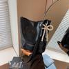 Bolsos de Diseño Nicho para Mujer 2024 Verano Nuevo Bolsos de Mano de Textura de Alta Gama Versátil Moda Flecos de Mezclilla Bolso Cruzado