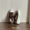 Mollykiki2026 Tênis casuais esportivos com sola grossa para aumentar a altura, novo modelo de outono, versátil, estiloso, leve e confortável, tênis brancos