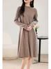 Vestido Suéter de Cuello Medio Alto con Diseño de Botones de Perlas Artificiales, Elegancia Francesa Otoño e Invierno, Vestido de Punto Ajustado