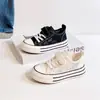 Tênis de Lona Respirável Infantil Sapatos de Tela Única Sapatos para Meninos 2026 Verão Novo Sapatos Brancos Sapatos para Bebês com Solado Macio