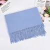 Fábrica de Origem Em Estoque Presentes de Reunião Anual Lenço Xale com Borla Pode Adicionar Logo Cachecol Quente de Cor Sólida Falso Cashmere