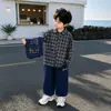 2165 Conjunto de Otoño para Niños 2026 Nuevo Estilo Estilo Coreano Chaleco para Niños Camisa a Cuadros Estilo Primavera y Otoño Pantalones Largos Conjunto de Tres Piezas