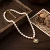 Colar de Pérolas de Água Doce em Grão de Arroz para Mulheres, Pingente Esmaltado Vintage, Corrente para Clavícula, Design de Nicho, Joia Novo Estilo Chinês