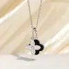 [Personalizado] Colar com Pingente de Trevo de Quatro Folhas Cravejado com Diamantes, Banhado a Cobre Ouro Real, Não Desbota, Madrepérola Natural, High-End e Versátil