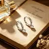Nuevo diseño collar con colgante de diamante de seis puntas chapado en oro de alta gama para mujer, cadena para la clavícula, accesorio de cadena para suéter de lujo discreto