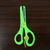 Tijeras de plástico para niños tijeras de seguridad para estudiantes tijeras de seguridad manuales para jardín de infantes tijeras elásticas anti-pellizco juguetes de bricolaje
