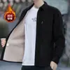 Jaqueta-camisa masculina de veludo cotelê com mangas compridas, estilo casual novo para primavera e outono, corte solto com bolsos, forrada com fleece e espessada