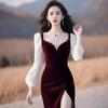 Vestido de terciopelo de color con colisión de aire y salón de sensación de alto nivel francés con aura de invierno de fuerte temperamento y diosa socialité