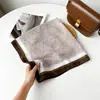 Novo Lenço de Seda Estampado Versátil de Algodão e Linho Moda Estilo Coreano Retrô, Lenço Quadrado Paisley, Lenço de Pescoço, Acessório Elegante para Primavera e Outono