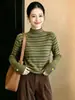 O popular top de malha com gola alta listrado em cinza e cor contrastante de manga comprida deste ano para outono e inverno, estilo coreano, absolutamente lindo, modelador, suéter estiloso