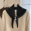 Cachecol de Lã Tricotado de Cor Pura Atmosférico para Mulheres no Outono e Inverno Estilo Coreano Cachecol Triangular Quente e de Alta Qualidade Cachecol