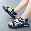 Sandálias infantis, sapatos para meninos, 2026 novo verão estiloso e bonito, tênis esportivos da moda chinesa, sapatos de praia para meninos estudantes