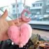 Coração de Pelúcia com Alfabeto Argila Acessórios para Interior de Carro Pingente para Mulheres, Ornamento de Pendurar Espelho Retrovisor de Carro com Strass