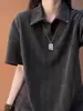 Camisa Polo de Verão Unissex Estilo Retro Americano com Gola Reversível, Caimento Solto, Respirável, Moderna, Versátil, com Rebites e Padrão Espinha de Peixe