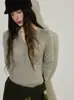 Lofi escolheu um suéter de tricô estiloso com design de gola Henley, uma nova coleção de outono apresentando um top simples, elegante e de corte justo que é fácil de combinar com vários looks.