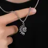 Colar Assimétrico Cruzado Sol e Lua para Homens, Joia de Aço Titânio para Mulheres, Versátil, Personalizado, Simples, Joia Cruzada da Amazon