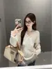Suéter Feminino de Tricô Patchwork com Laço de Renda Solto de Manga Longa Estilo Preguiçoso Outono/Inverno 2025 Top de Comprimento Médio