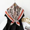 Novo lenço quadrado de 90cm, moderno e versátil, com um design estampado de alta qualidade, uma coleção de estilos transfronteiriços e um padrão paisley, perfeito para mulheres