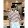 Camiseta Listrada Texturizada de Manga Curta para Homens, Estilo Coreano de Outono, Camisa Polo Tricotada de Alta Qualidade com Gola Henley e Meias Mangas