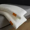 Núcleo de almohada SPA exclusivo de capullo de gusano de seda para hotel cinco estrellas, para soporte del cuello y ayuda para dormir, uso doméstico para adultos, juego de dos almohadas bajas