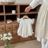 Roupas de Bebê 2026 Verão Meninas Estilo Coreano Doce Manga Bufante Renda Cor Sólida Macacão Doce para Bebê Menina Roupa de Engatinhar