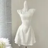 Vestido de Alça para Mulheres, Novo Estilo Verão 2026, Estilo Francês Suave, Acinturado, Vestido Regata Emagrecedor, Vestido Curto