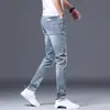 Jeans de alta gama azul claro para hombre, temporada primavera-verano, corte slim, nuevos 2026, versátiles, elásticos, casuales, pantalones largos