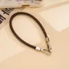 Correa de muñeca única de cuero PU nuevo, cordón para teléfono, cadena de mano colorida versátil de doble hebilla, accesorio de cadena para teléfono