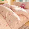 2026 Novo Conjunto de Roupa de Cama de Algodão 100% Quatro Peças Lençol de Cama Totalmente Algodão Capa de Edredom Estilo Fresco Conjunto de Roupa de Cama de Três Peças para Dormitório de Estudante