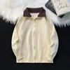Chaqueta de punto cárdigan con cuello alto de color contrastante para hombre Otoño e Invierno 2025 Nuevo Estilo Granja Casual Solapa Holgada Suéter para Hombre