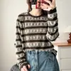 Bestseller de outono para mulheres plus size de 100kg: Camisa base chic e emagrecedora estilo coreano com listras de renda, gola redonda e mangas compridas
