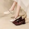 Zapatos Mary Jane Color Borgoña Zhr para Mujer 2026 Verano Nuevos Estilo Francés Tacón Medio Flor de Camelia Tacón Grueso Boca Baja Zapatos de una Sola Pieza