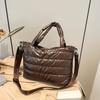 Chaqueta acolchada de algodón Bolso de mujer 2024 Otoño e Invierno Nueva Llegada Bordado Algodón Espacial Bolso de Hombro de Mano Moda Cara Brillante Bolso Cruzado de Mujer
