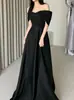 Vestido de novia ligero estilo francés, estilo Hepburn, satén con hombros descubiertos, tema de estudio simple, minivestido para sesión de fotos de viaje al aire libre, vestido de novia ligero para mujer
