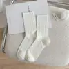 Meias Finas de Primavera e Verão para Mulheres, Design Vazado de Trevo de Quatro Folhas, Estilo Coreano Simples, Meias Versáteis de Meia-Panturrilha Miu Fashion Atacado