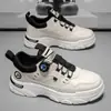 Sapatos Masculinos de Outono 2025 Novos Sapatos de Trabalho Respiráveis Tendência Masculina Botas Versáteis Tênis Casuais Masculinos de Solado Grosso