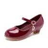 Zapatos de princesa para niñas 2026 nuevos zapatos de cuero de primavera y otoño, zapatos blancos de tacón alto para actuaciones de niñas pequeñas, adecuados para combinar con vestidos