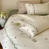 Ropa de cama fresca y delicada bordada 100% algodón, amigable con la piel y cálida, disponible en tamaños individual y matrimonial, tela de algodón puro cepillado, un juego de tres o cuatro piezas, con diseño de flor de jazmín
