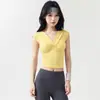 Camiseta de manga corta para mujer con diseño cruzado y plisado en la cintura para un efecto adelgazante, suave y amigable con la piel, adecuada para yoga y Pilates diario.