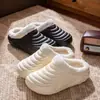 Pantuflas de algodón impermeables para mujer, nuevo diseño para pareja, para usar fuera de casa, con forro de terciopelo cálido, suela gruesa antideslizante, conjunto de pantuflas tipo concha para hombre, otoño e invierno