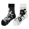Calcetines originales de moda infantil AB color asimétrico dibujos animados longitud media otoño e invierno caramelos lindos calcetines de algodón para niños y niñas