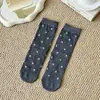 Meias Florais Delicadas para Mulheres, Venda Quente Outono e Inverno, Meias de Cano Médio, Estilo Versátil, Meias Empilhadas, Meias Longas de Algodão Puro Estilo Japonês